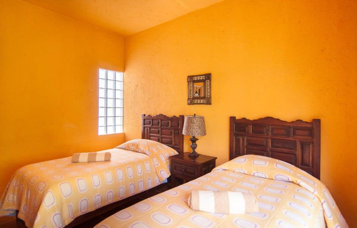 Charming Authentic Mexico-walk To & 5th Ave!