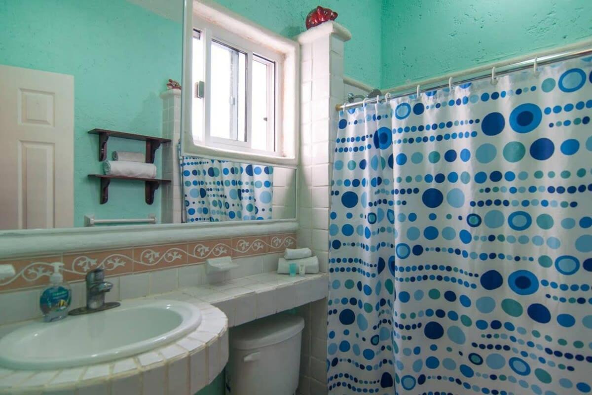 Charming Authentic Mexico-walk To & 5th Ave! *